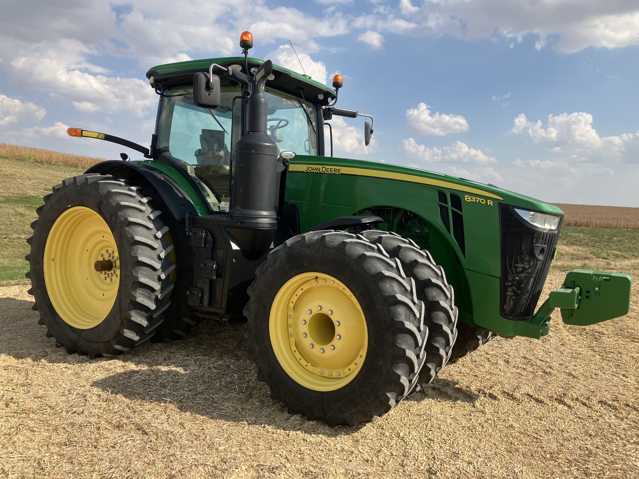 2017 John Deere 8370R Image 2
