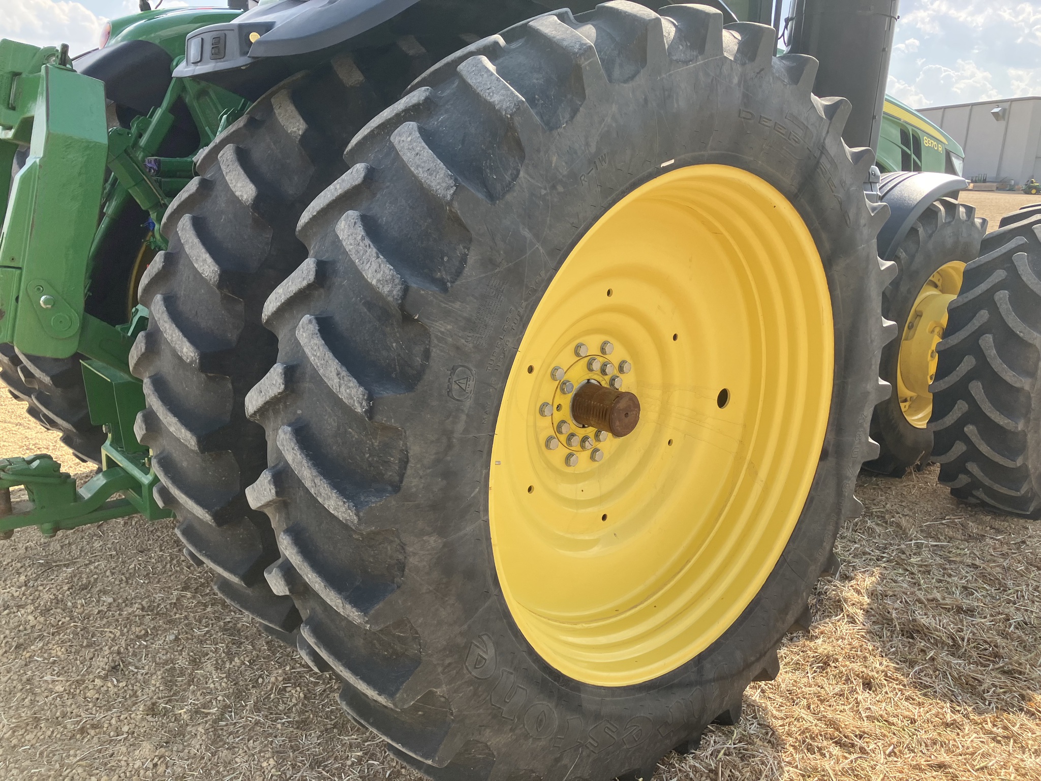 2017 John Deere 8370R Image 14