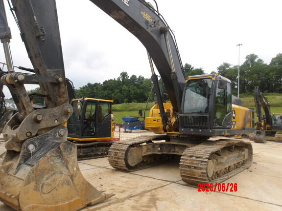 Photo of a 2024 John Deere 350P