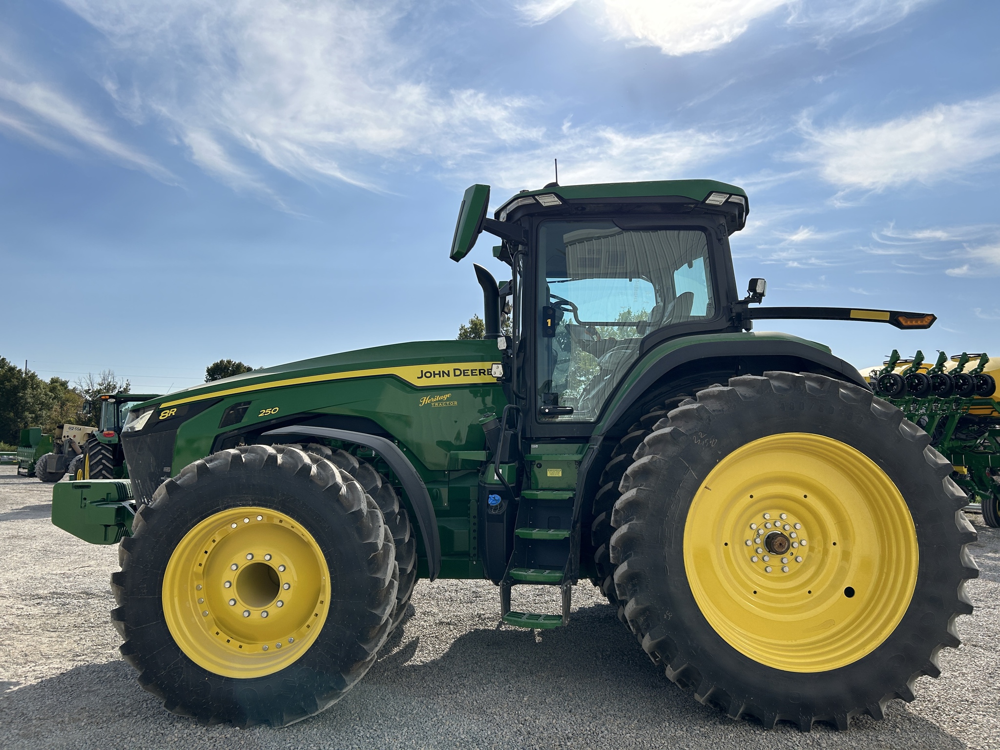  2023 John Deere 8R 250 at Heritage Tractor in Pittsburg, KS