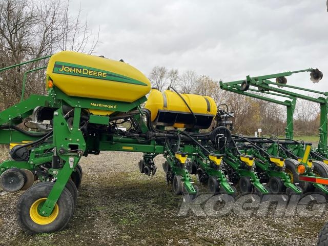 Used 2015 John Deere 1775NT Planters: Drawn at Koenig Equipment in Rushville, IN - PhotoXL3
