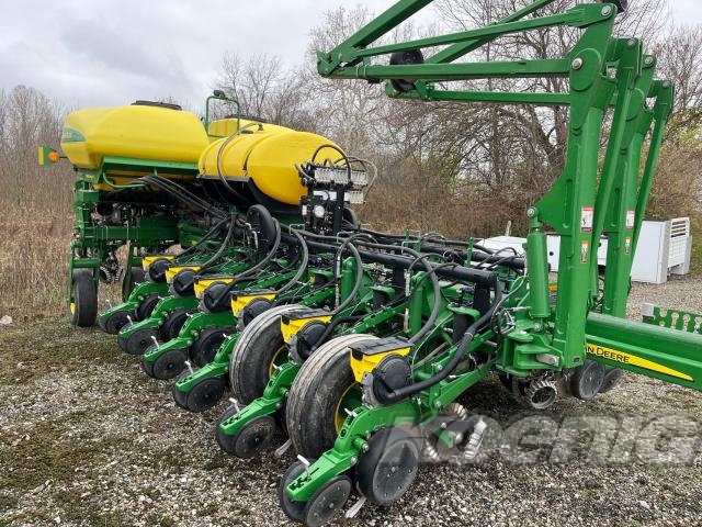 Used 2015 John Deere 1775NT Planters: Drawn at Koenig Equipment in Rushville, IN - PhotoXL1