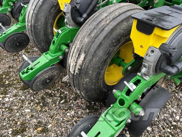 Used 2015 John Deere 1775NT Planters: Drawn at Koenig Equipment in Rushville, IN - PhotoXL15