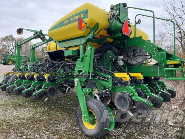 Used 2015 John Deere 1775NT Planters: Drawn at Koenig Equipment in Rushville, IN - PhotoXL5