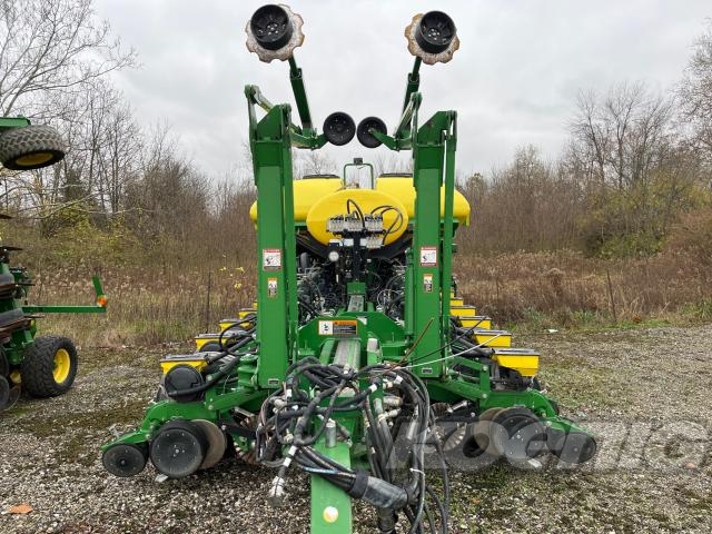 Used 2015 John Deere 1775NT Planters: Drawn at Koenig Equipment in Rushville, IN - PhotoXL4
