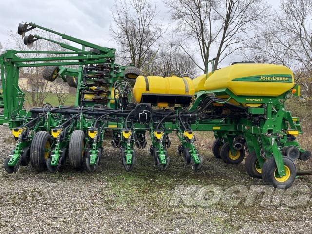 Used 2015 John Deere 1775NT Planters: Drawn at Koenig Equipment in Rushville, IN - PhotoXL2