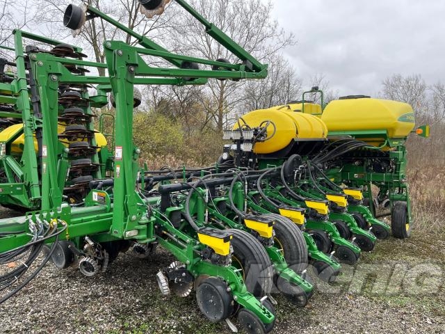Used 2015 John Deere 1775NT Planters: Drawn at Koenig Equipment in Rushville, IN - PhotoXL0
