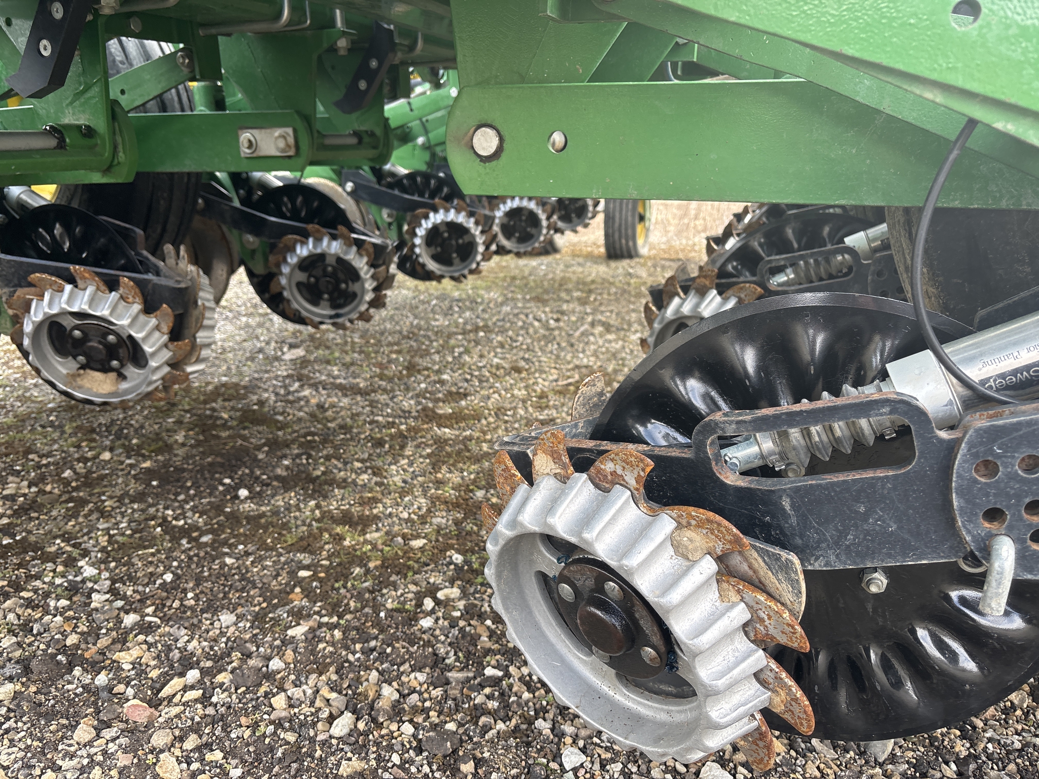 Used 2015 John Deere 1775NT Planters: Drawn at Koenig Equipment in Rushville, IN - PhotoXL10