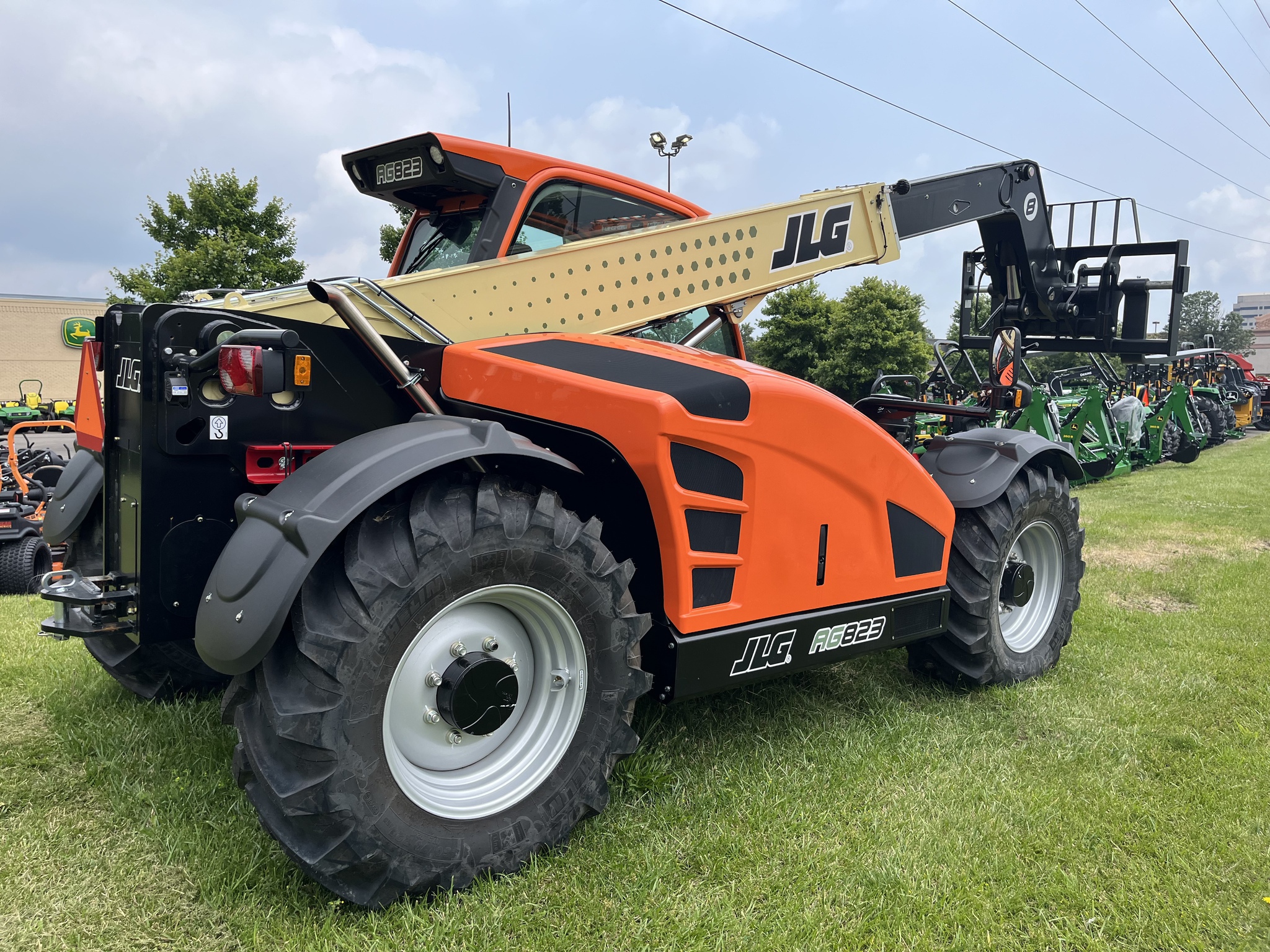 2023 JLG AG823 Image 7