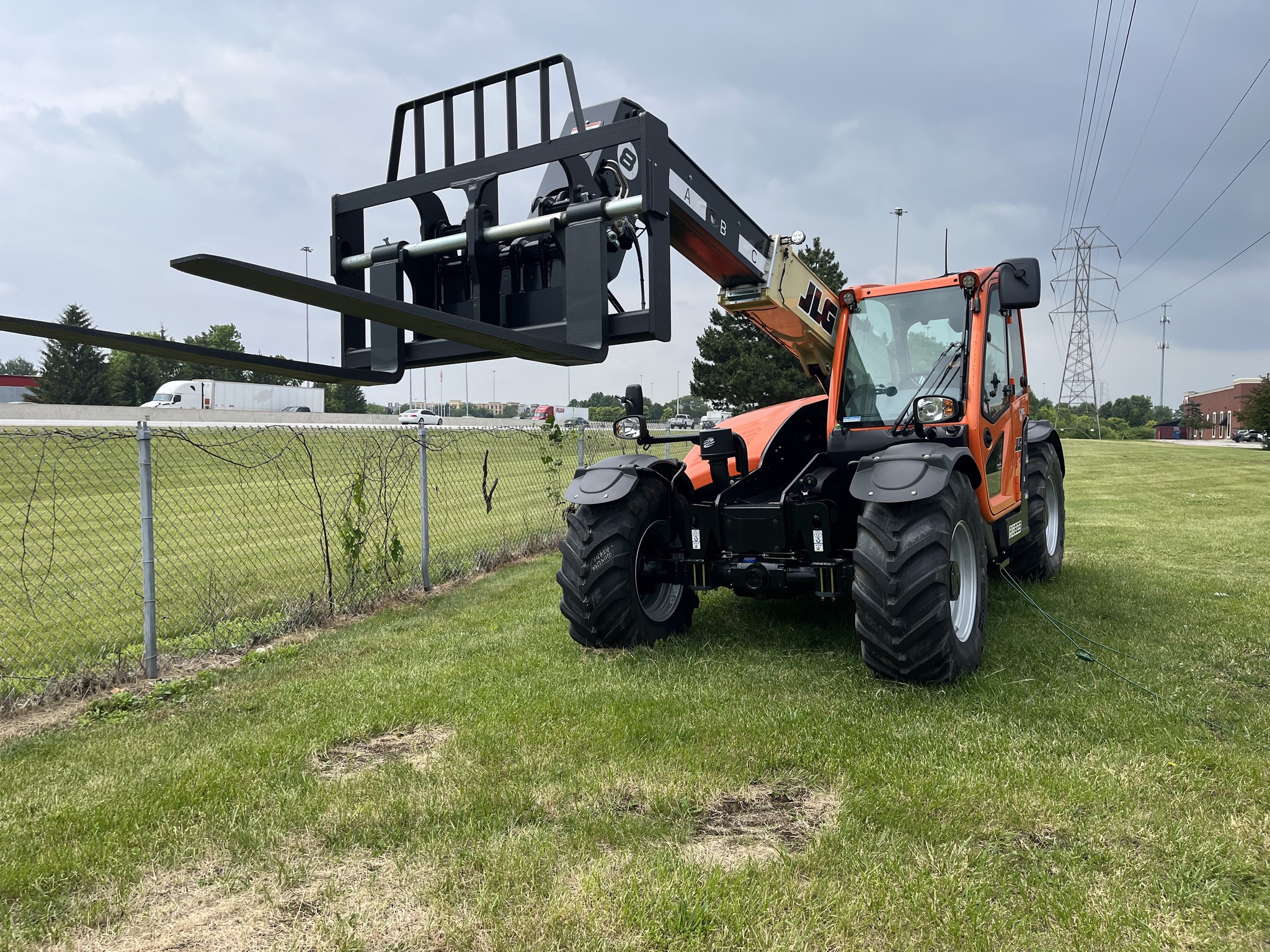 2023 JLG AG823 Image 2