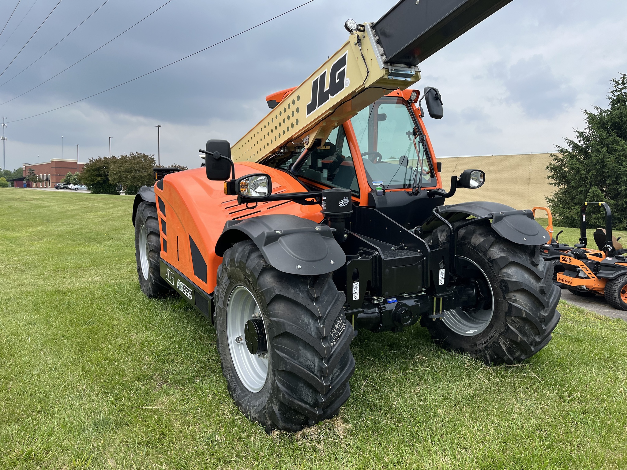 2023 JLG AG823 Image 4