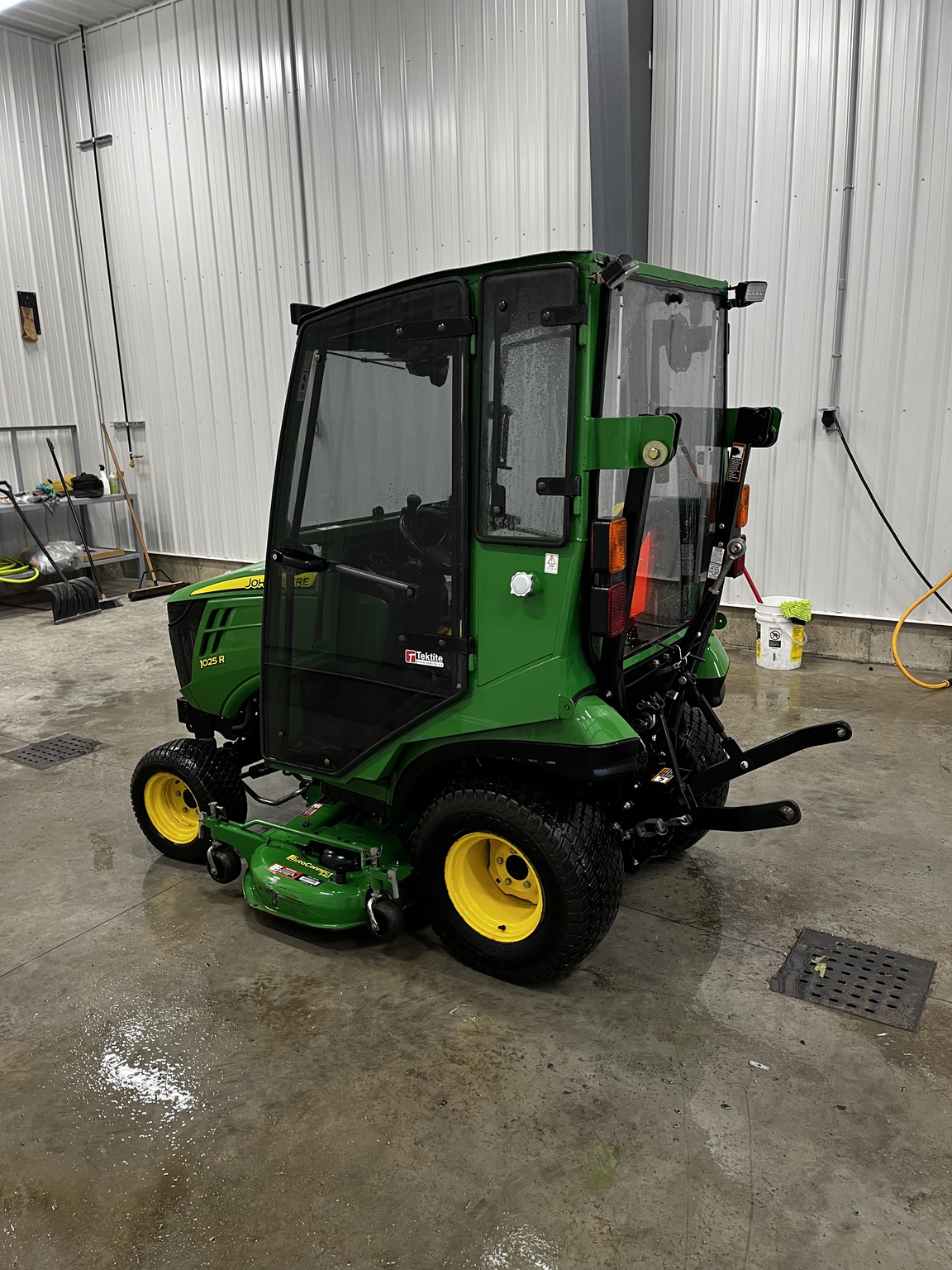 2016 John Deere 1025R Image 3