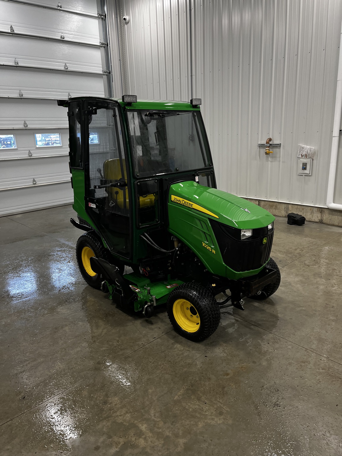 2016 John Deere 1025R Image 7
