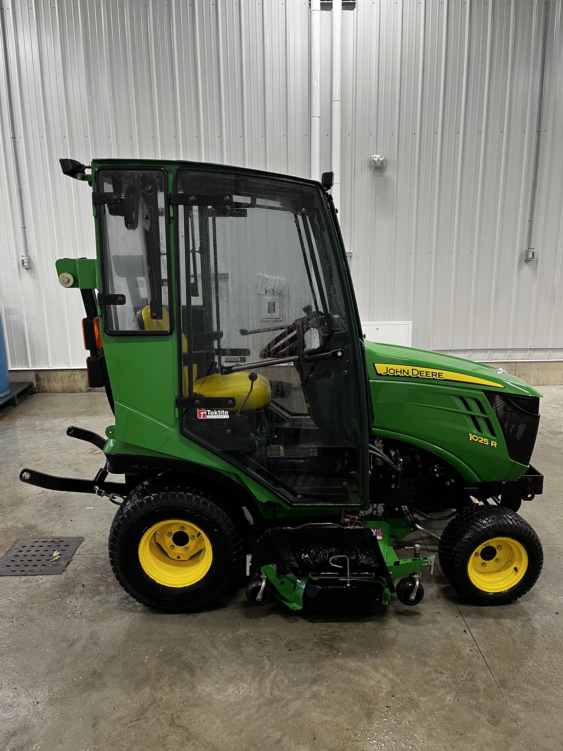 2016 John Deere 1025R Image 6
