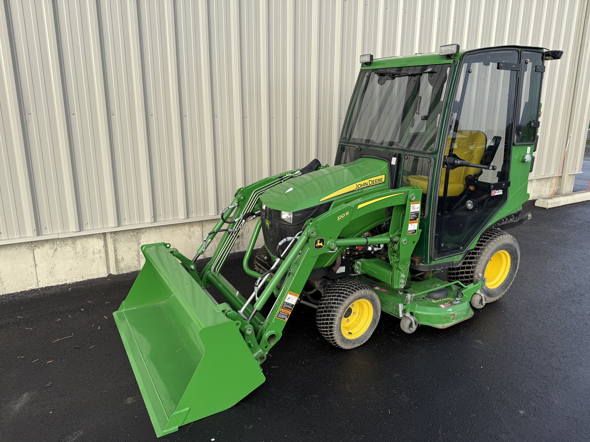 2016 John Deere 1025R Image 1