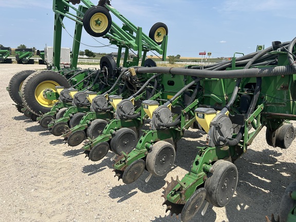 2004 John Deere 1770NT CCS (6th thumbnail)