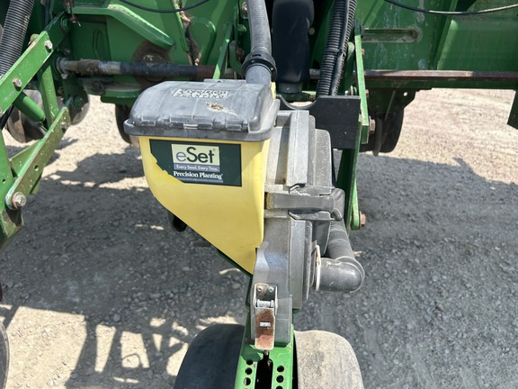 2004 John Deere 1770NT CCS (10th thumbnail)
