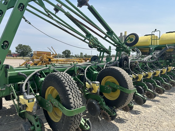 2004 John Deere 1770NT CCS (9th thumbnail)