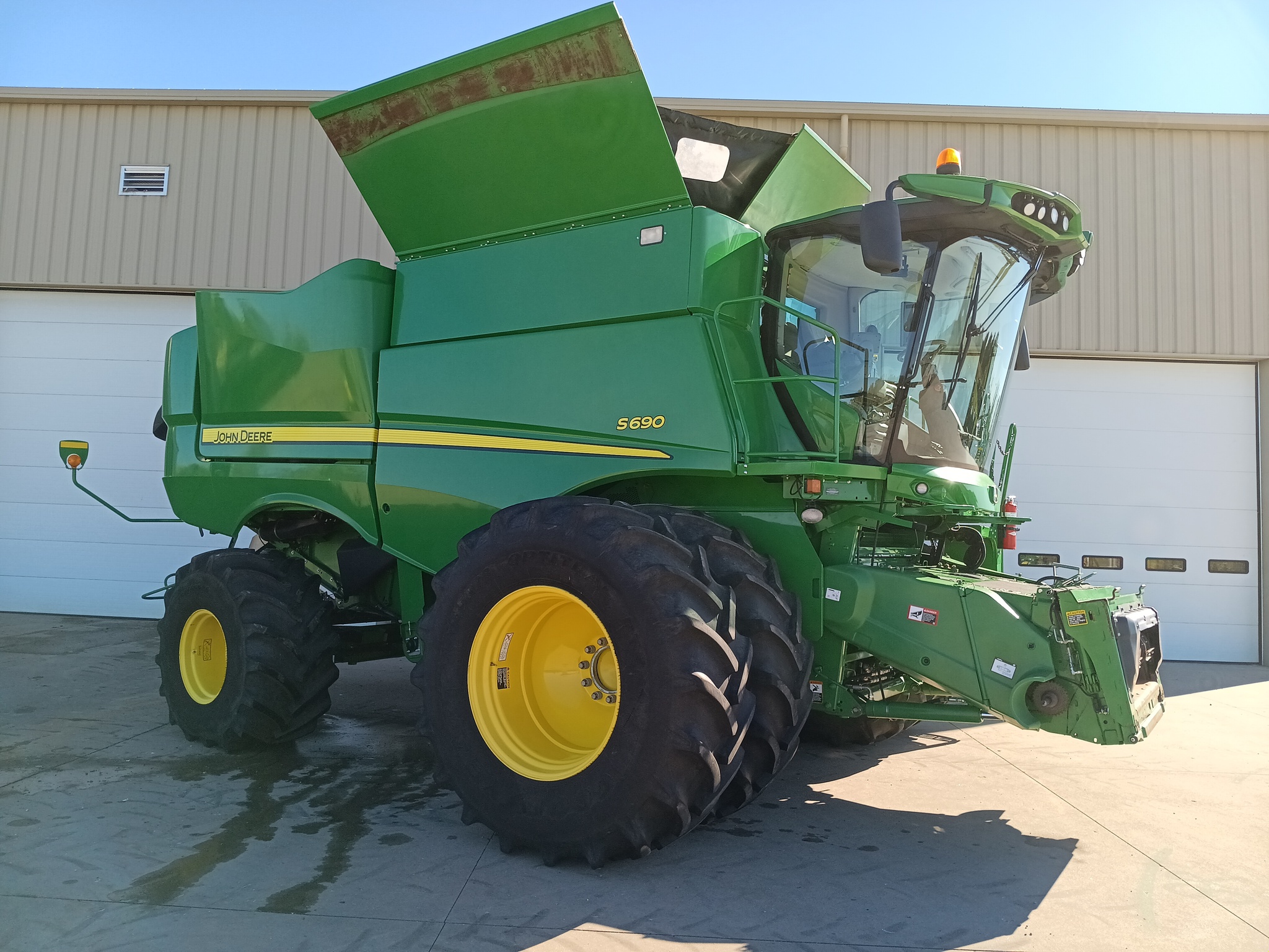 2017 John Deere S690 Image 1