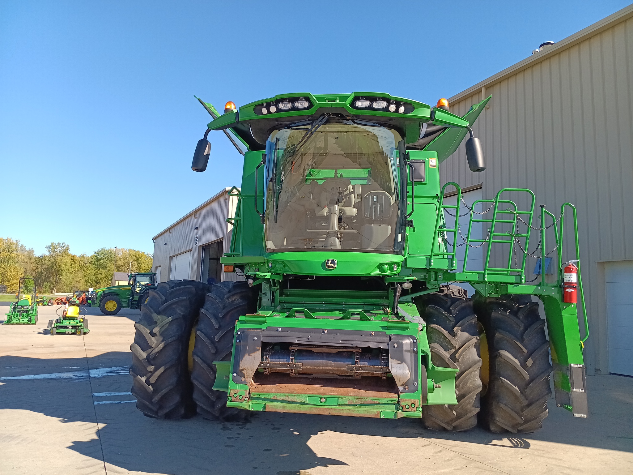 2017 John Deere S690 Image 2