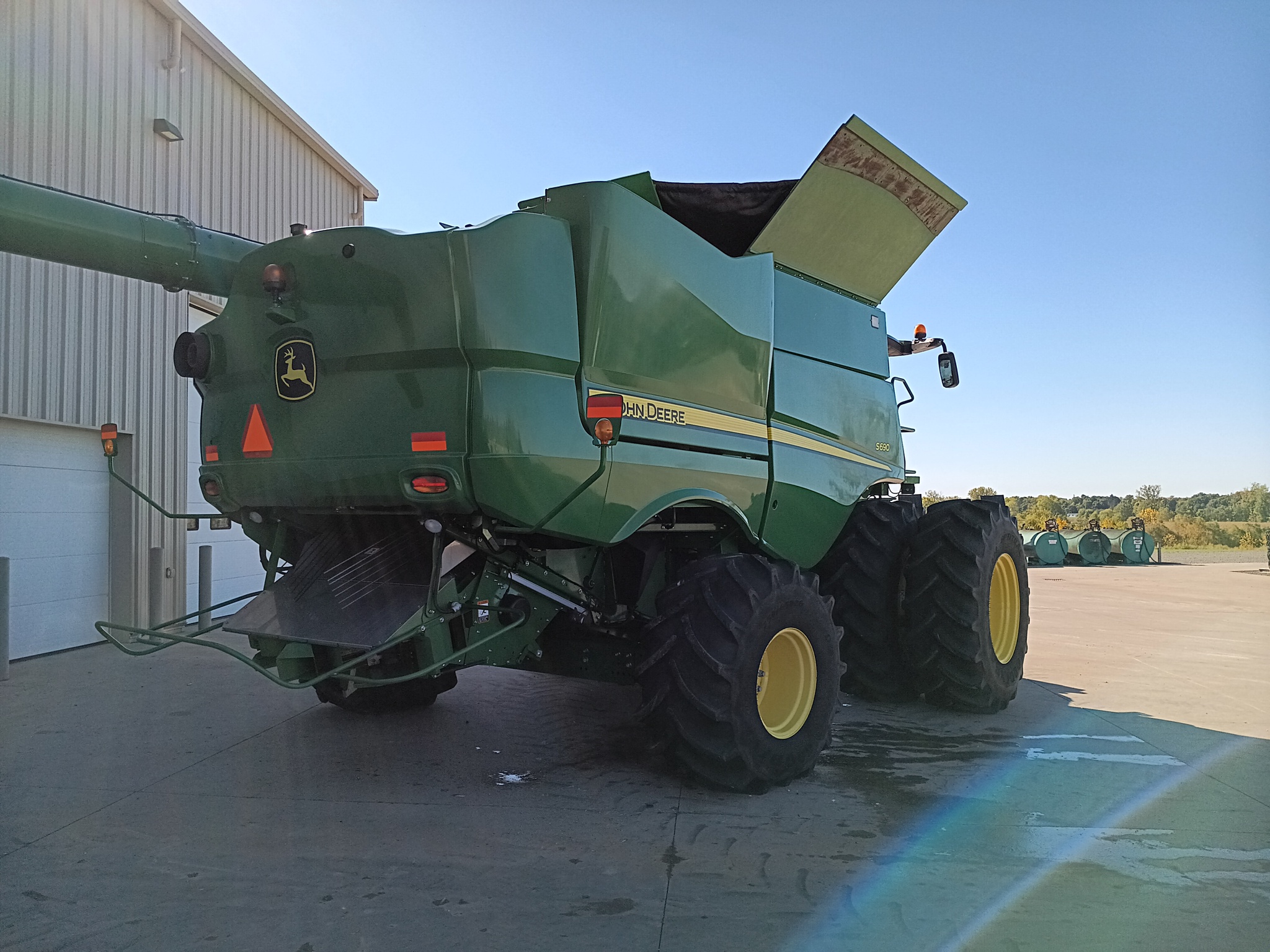 2017 John Deere S690 Image 8
