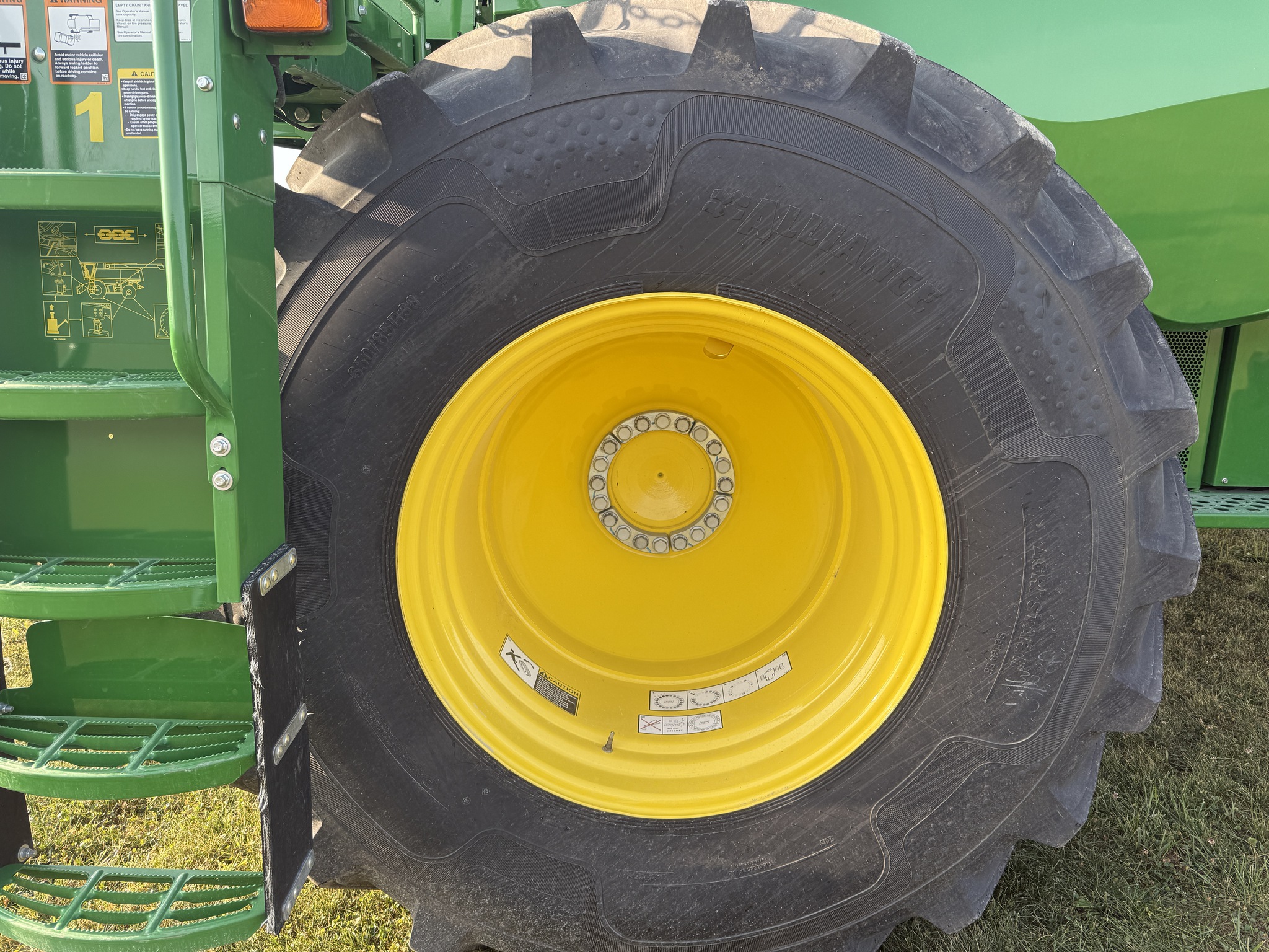 2024 John Deere S780 Image 8