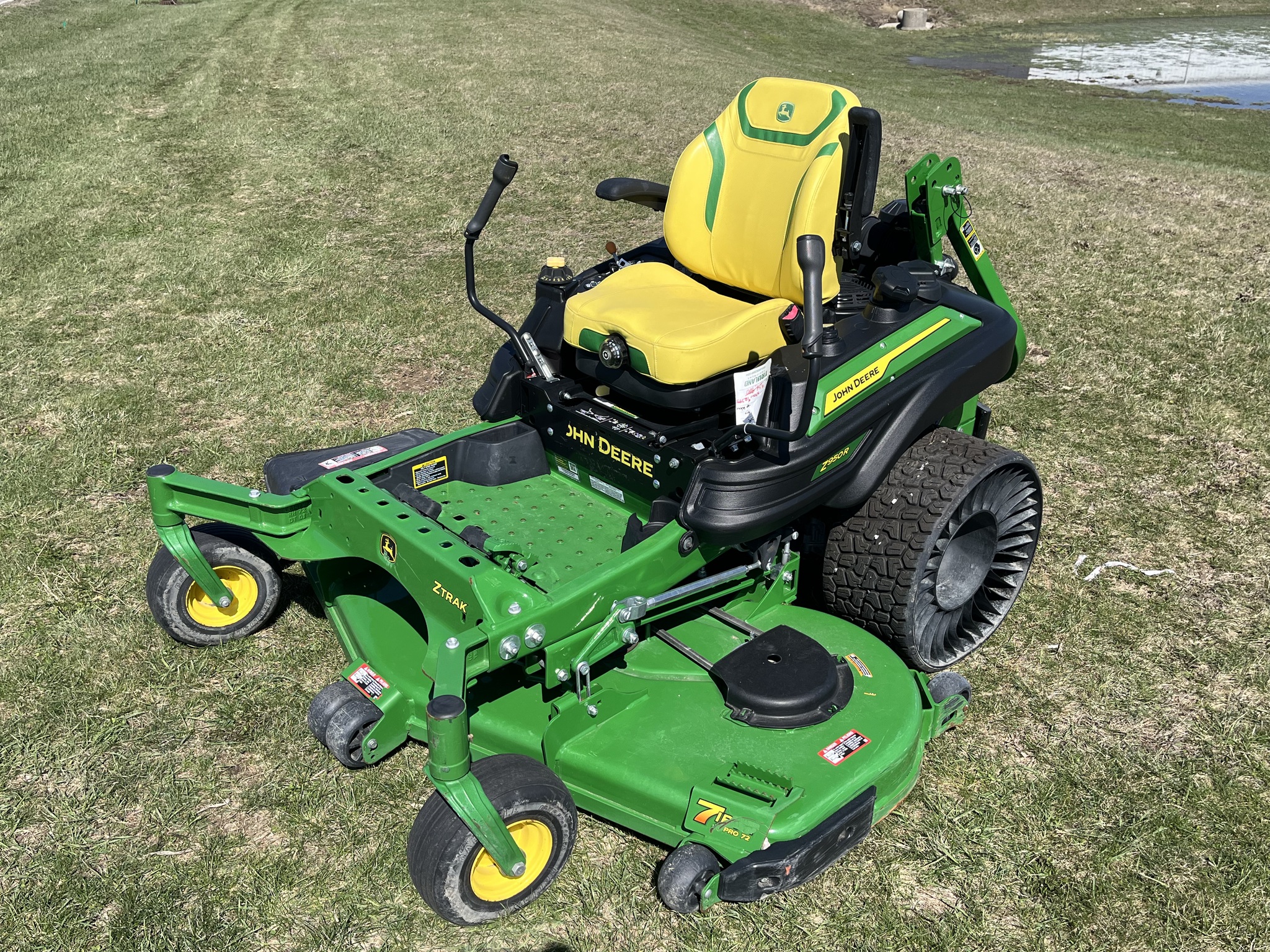 2024 John Deere Z950R Image 1