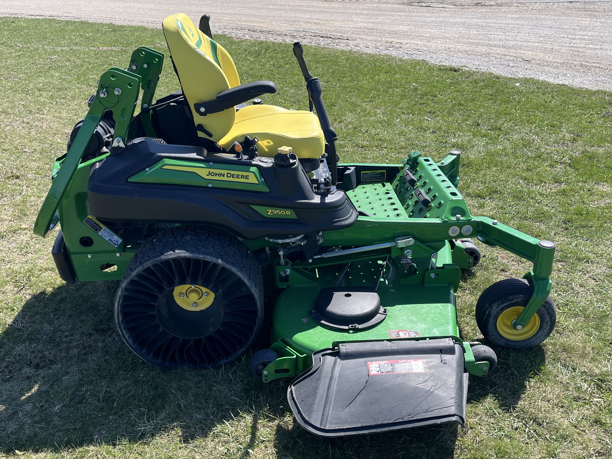 2024 John Deere Z950R Image 4