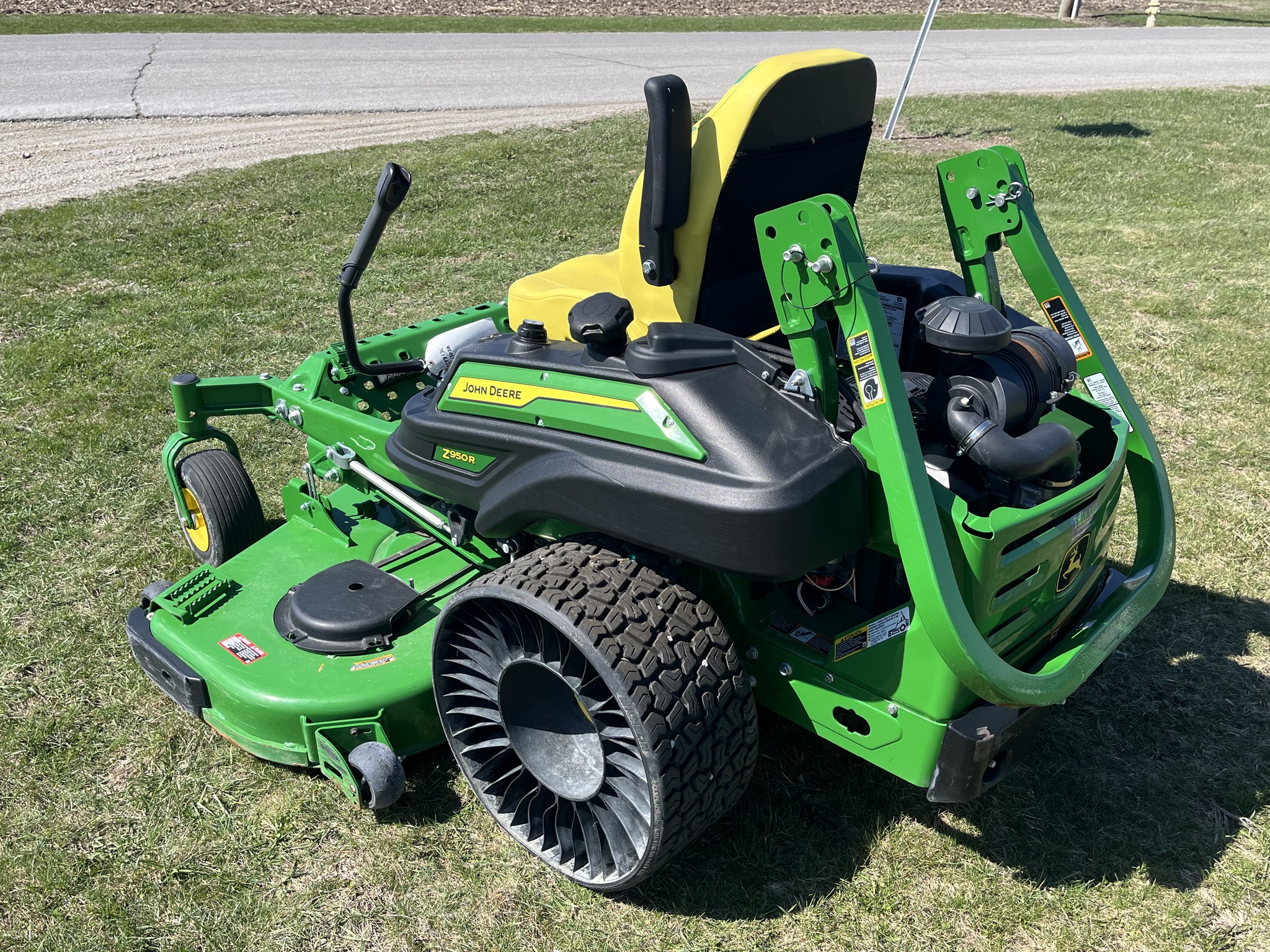 2024 John Deere Z950R Image 7