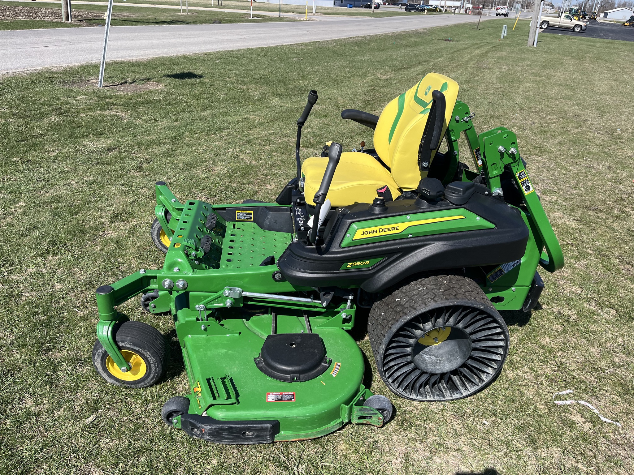 2024 John Deere Z950R Image 8