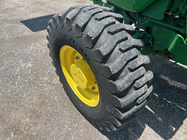 2018 John Deere 5075E Image 9
