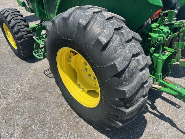 2018 John Deere 5075E Image 10