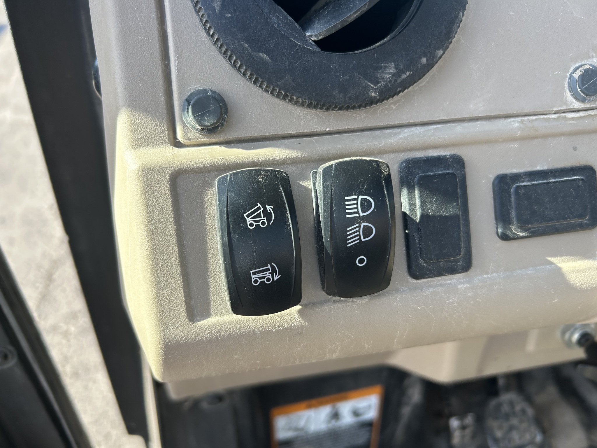  2020 John Deere XUV 865R at Heritage Tractor in Anderson, MO