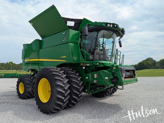 Photo of 2022 John Deere S790