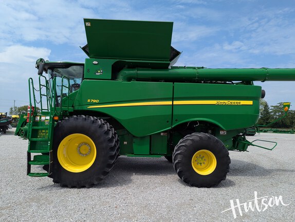 Photo of 2022 John Deere S790