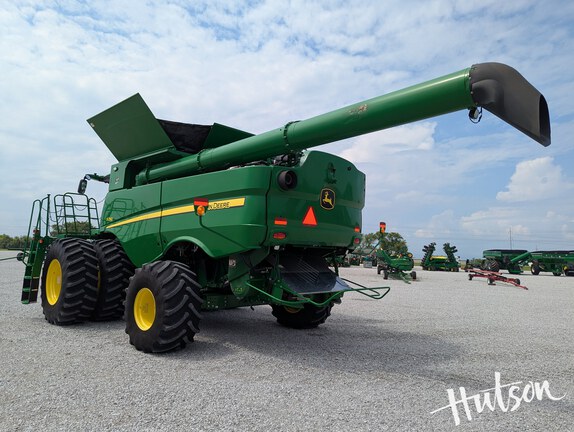 Photo of 2022 John Deere S790