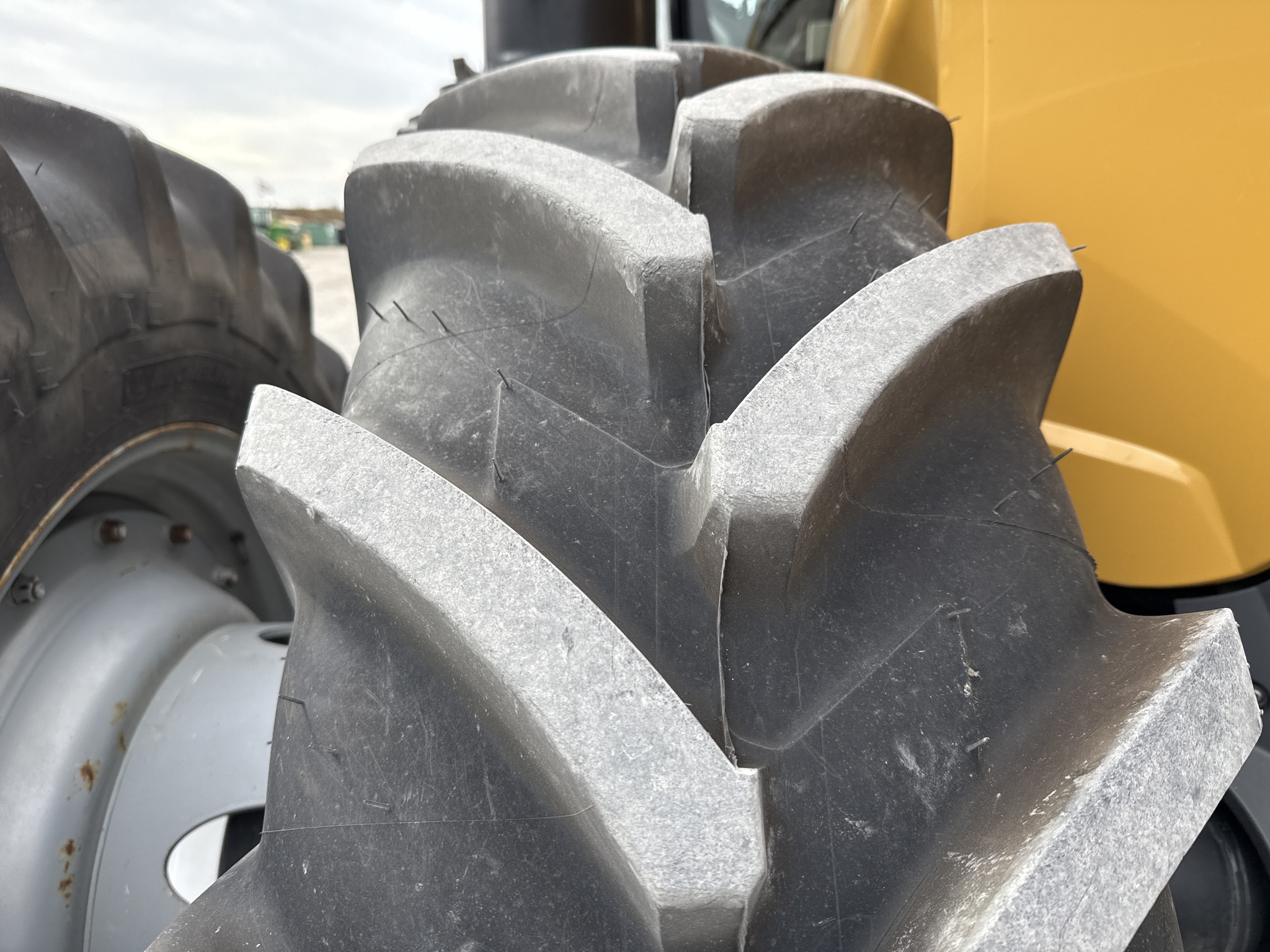 2019 Challenger 1042 Image 25