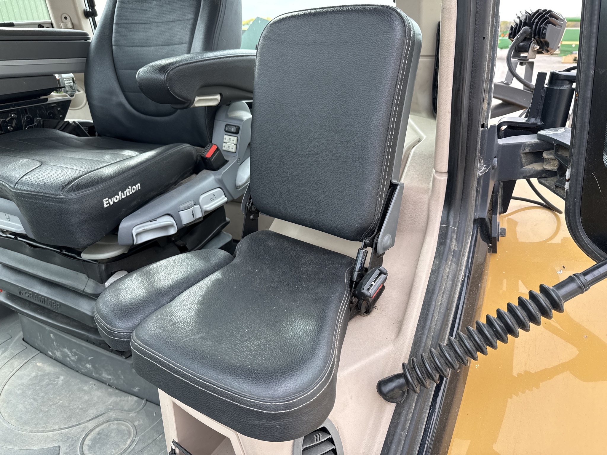 2019 Challenger 1042 Image 28