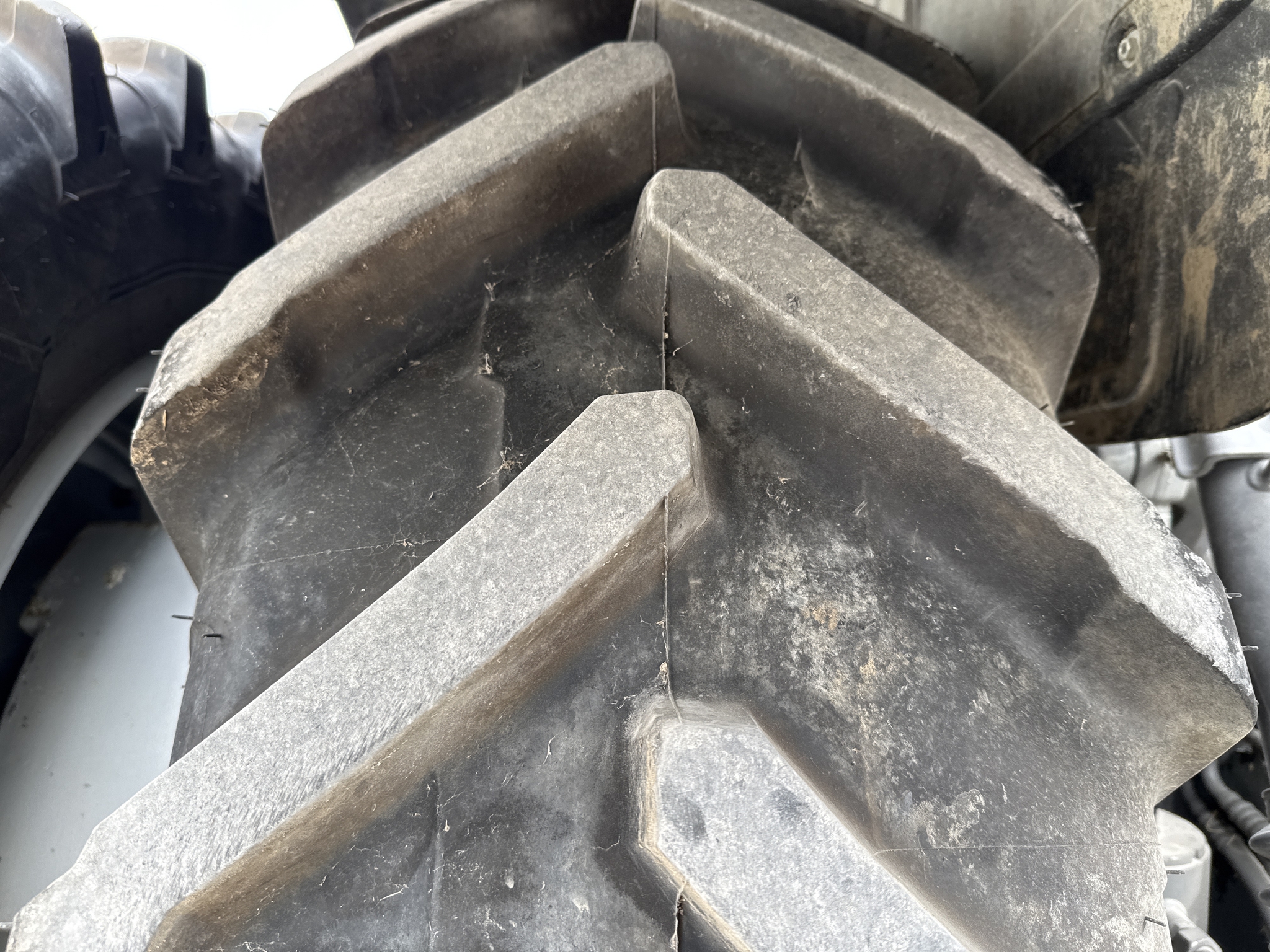 2019 Challenger 1042 Image 11