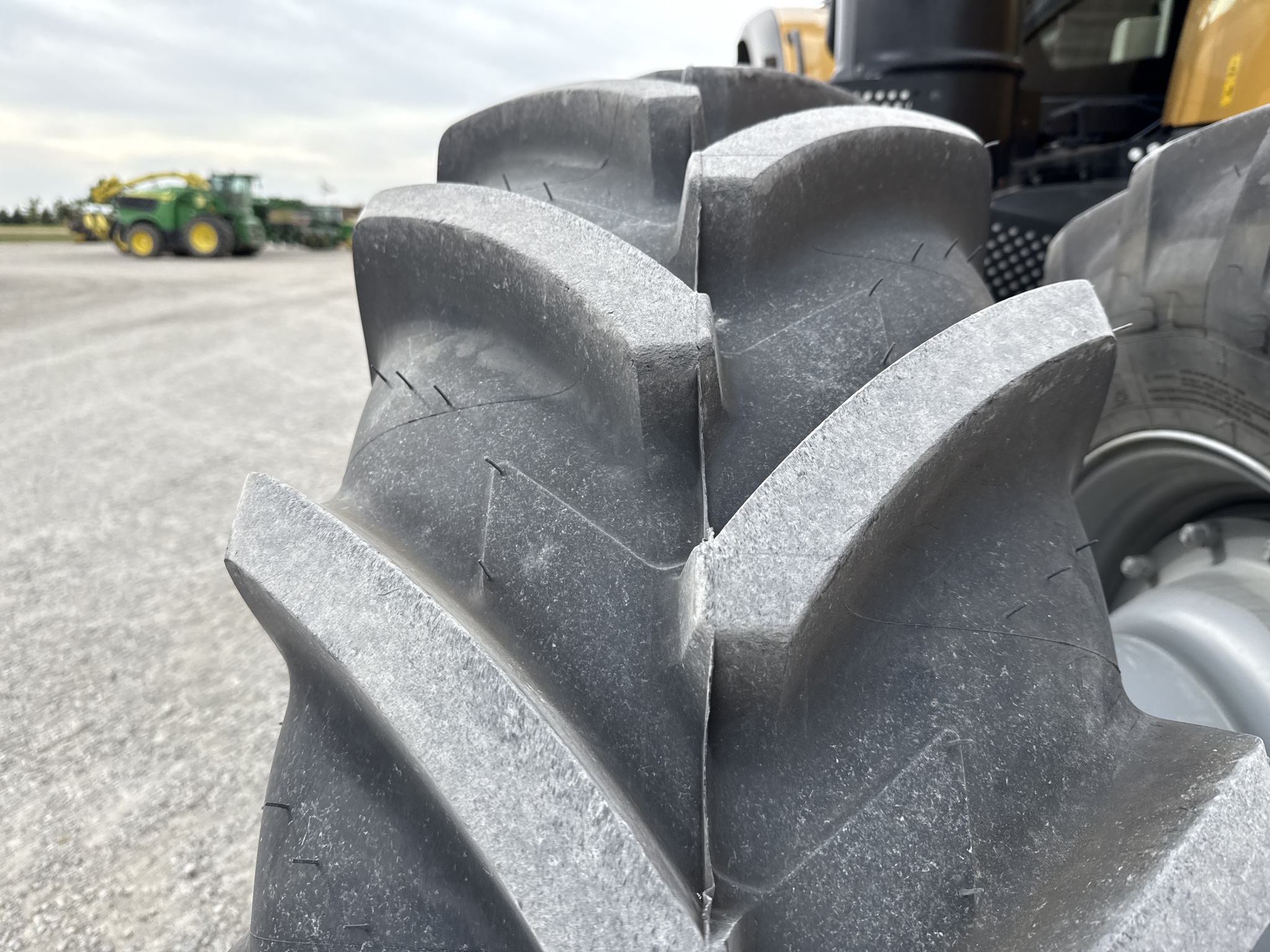 2019 Challenger 1042 Image 24