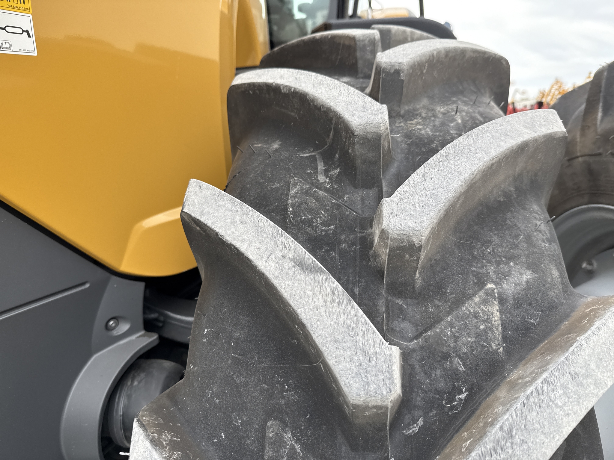 2019 Challenger 1042 Image 3