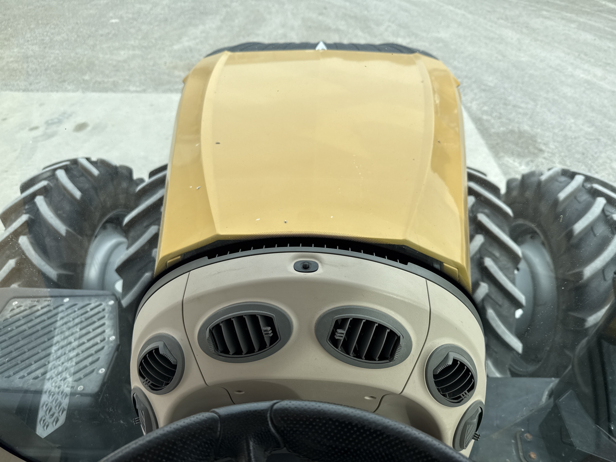 2019 Challenger 1042 Image 30
