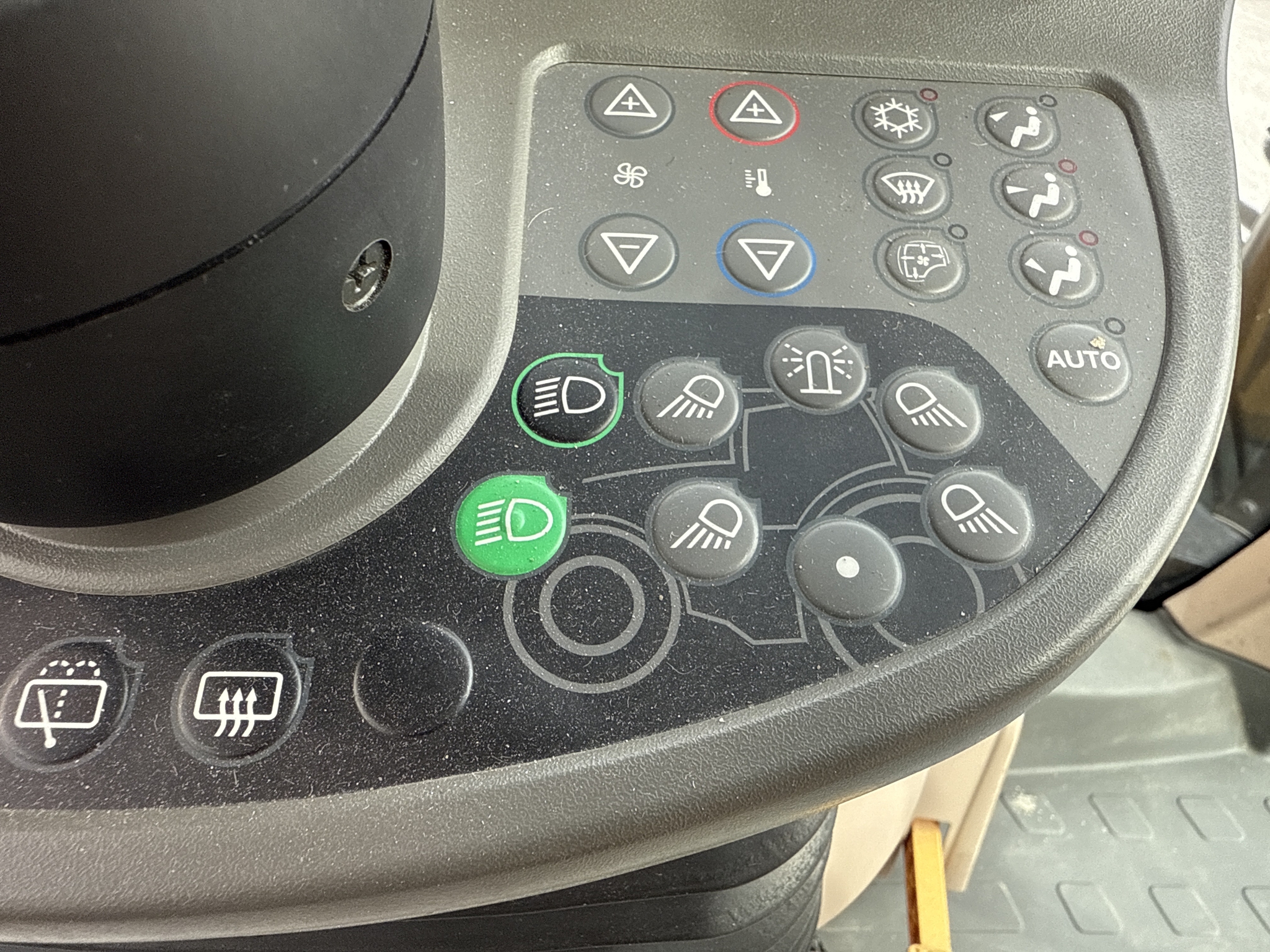 2019 Challenger 1042 Image 34