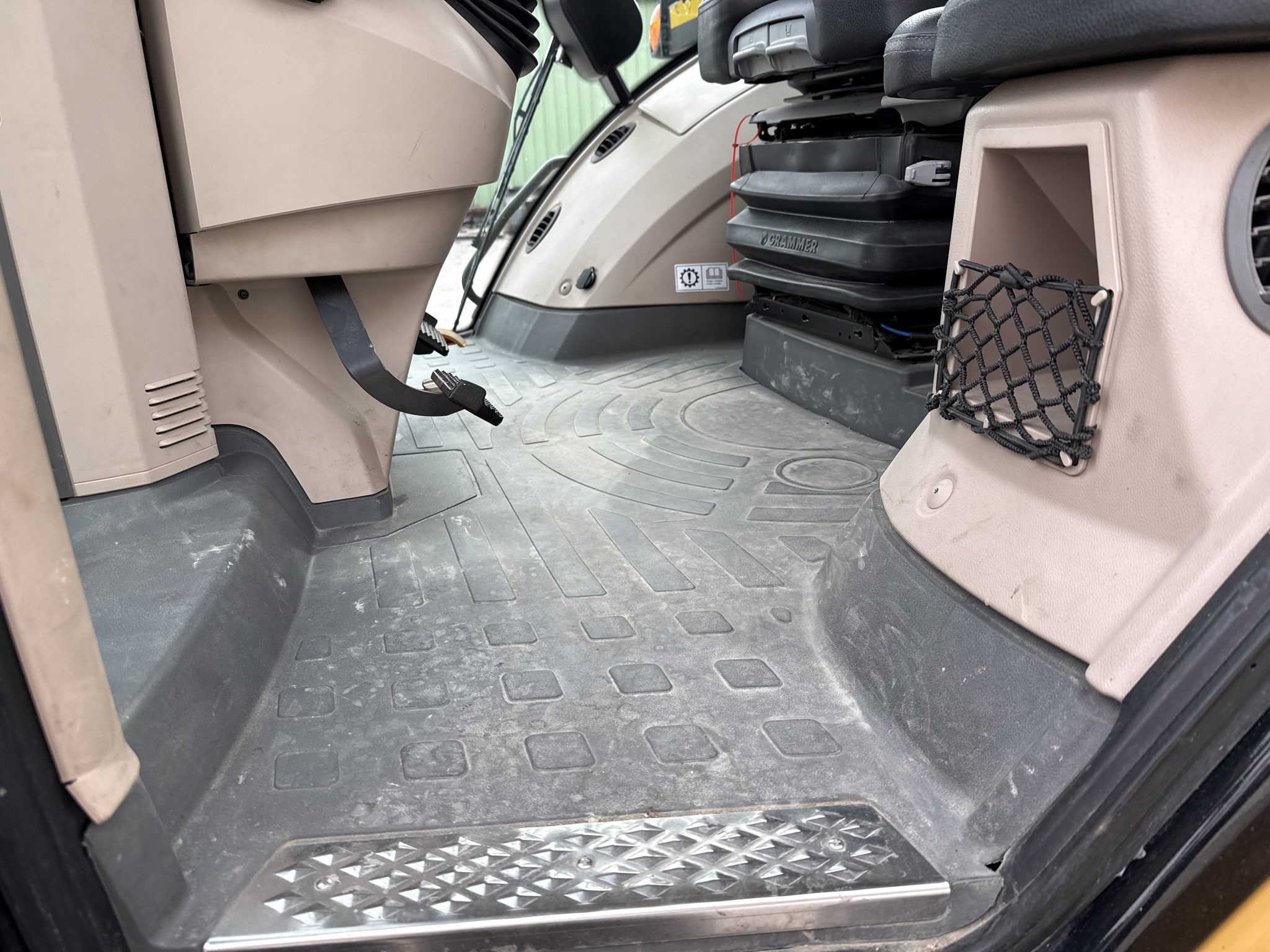 2019 Challenger 1042 Image 27