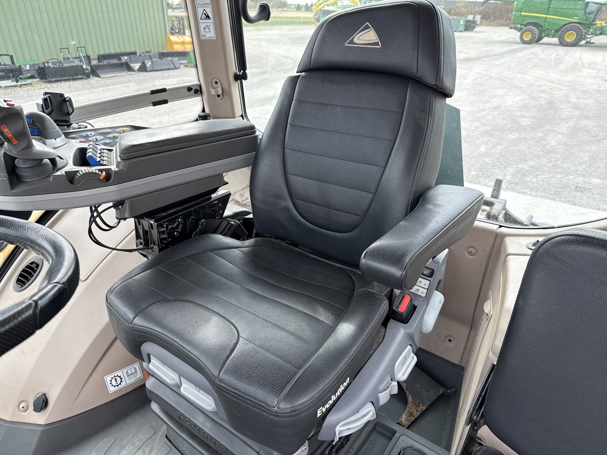 2019 Challenger 1042 Image 29