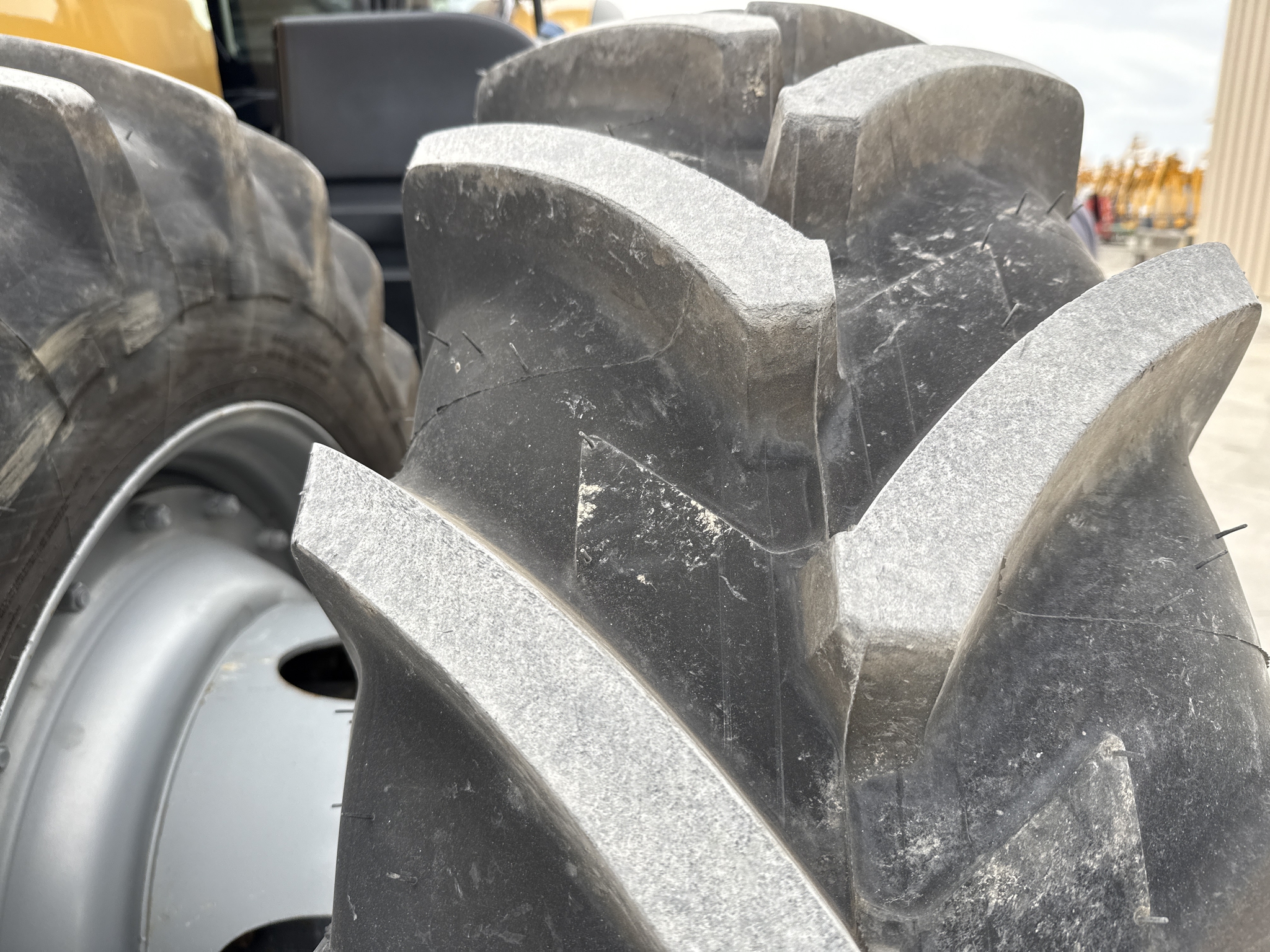 2019 Challenger 1042 Image 4