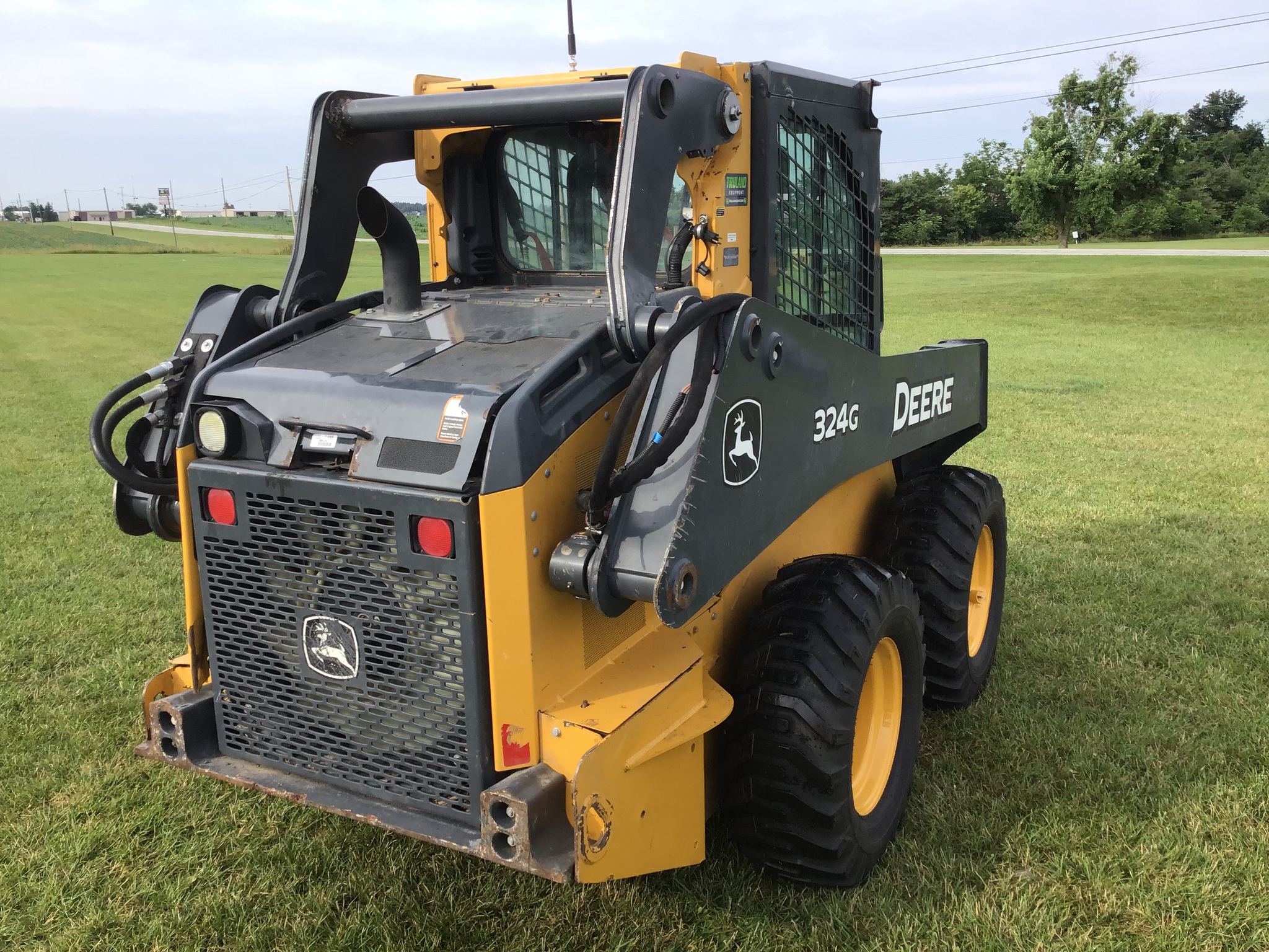 2019 John Deere 324G Image 3