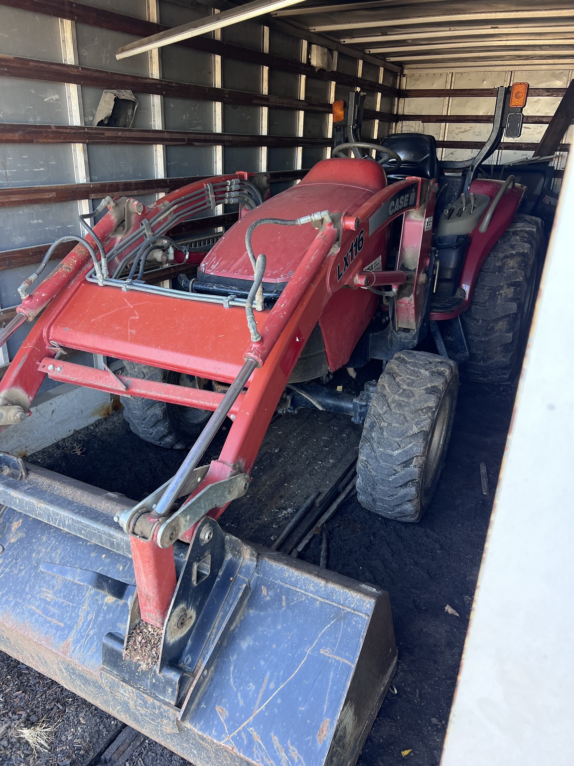 Case DX40 Image 1