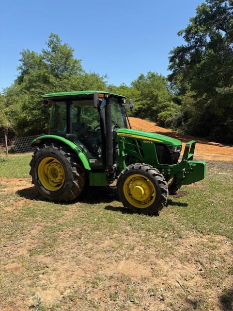 2022 John Deere 5075E Image 3