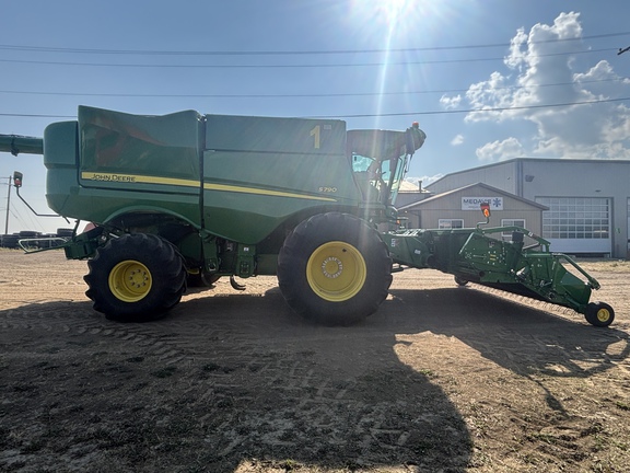 Used 2020 John Deere S790 Combines at Horizon Ag & Turf in Vermilion, AB - Photo11